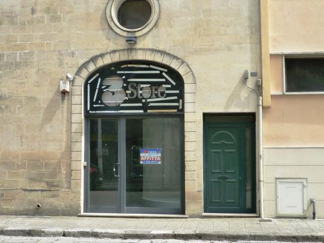 Locale Commerciale in affitto a Puglia, Lecce