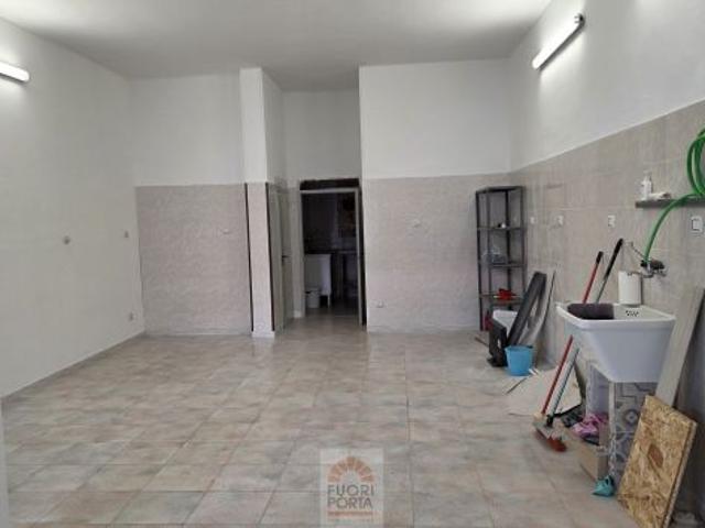 Locale Commerciale in vendita a Puglia, Lecce