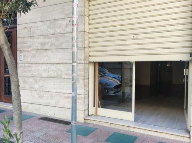Locale Commerciale in affitto a Puglia, Bari