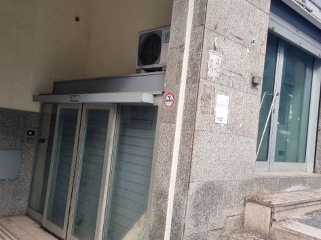 Locale Commerciale in vendita a Avellino, Campania