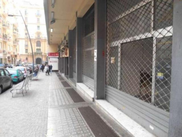 Locale Commerciale in affitto a Magione, Perugia