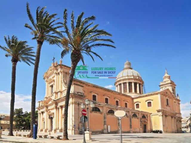 Locale Commerciale in vendita a Comiso, Sicilia