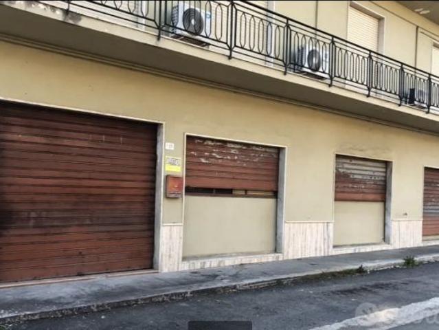 Locale Commerciale in affitto a Pietramelara, Campania