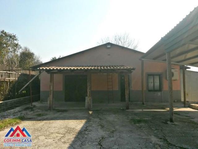 Locale Commerciale in affitto a Balsorano, Abruzzo