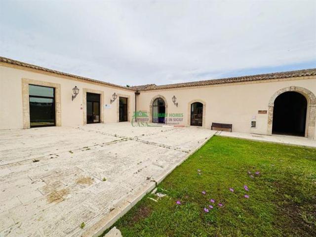 Locale Commerciale in affitto a Ragusa
