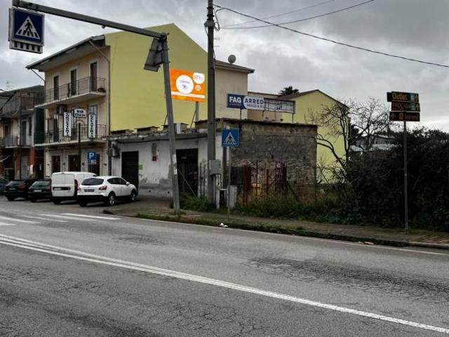 Locale Commerciale in affitto a Olevano Sul Tusciano, Campania