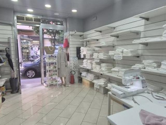 Locale Commerciale in affitto a Salerno, Campania