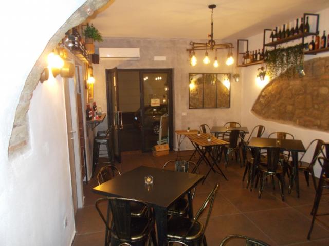 Locale Commerciale in vendita a Aversa, Campania