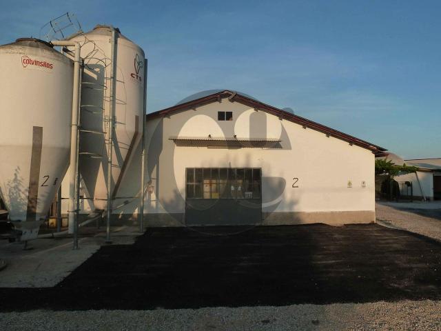 Locale Commerciale in vendita a Motta Baluffi, Lombardia