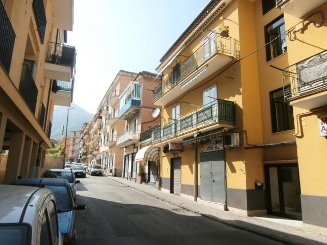 Locale Commerciale in affitto a Passetto, Cava De' Tirreni