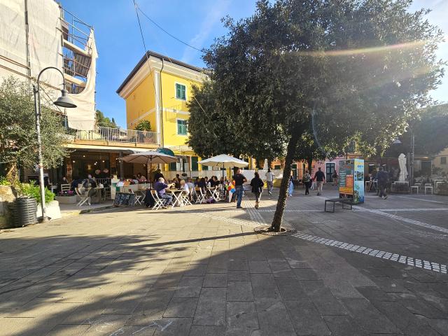 Locale Commerciale in vendita a Portesone, Lerici