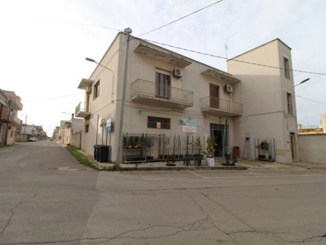 Locale Commerciale in vendita a Puglia, Taranto