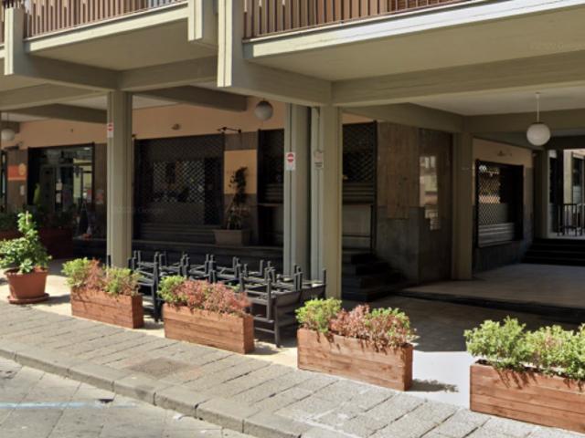 Locale Commerciale in vendita a Giarre, Sicilia