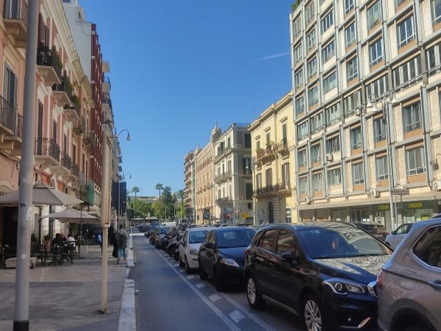 Locale Commerciale in affitto a Puglia, Bari