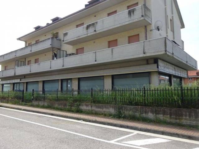 Locale Commerciale in affitto a Marche, Ascoli Piceno