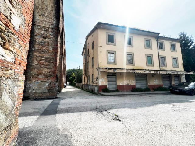 Locale Commerciale in vendita a San Quirico, Capannori