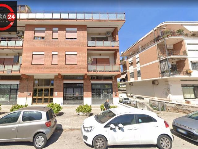 Locale Commerciale in vendita a Piccarello, Latina