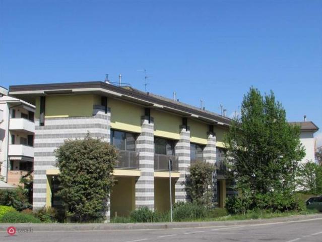 Locale Commerciale in vendita a Lallio, Lombardia