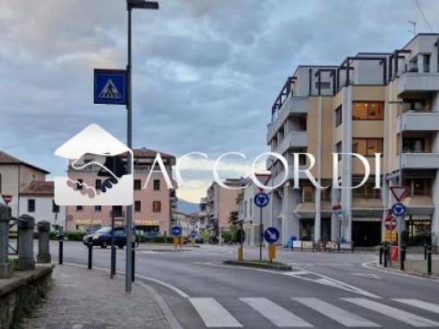 Locale Commerciale in affitto a Conegliano, Veneto