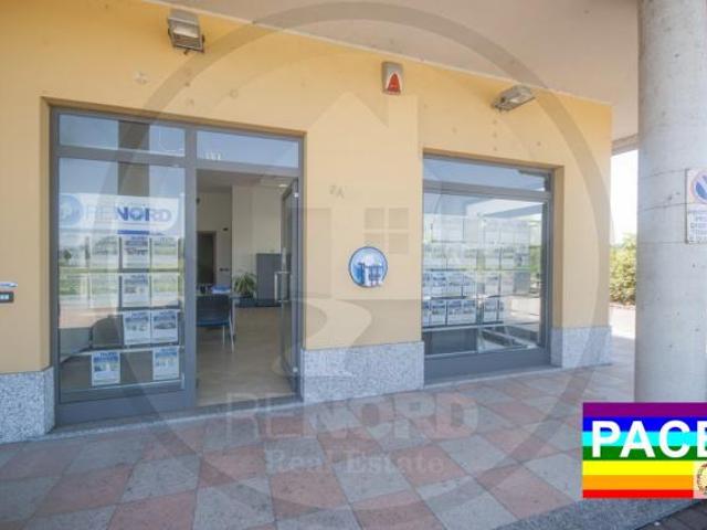 Locale Commerciale in vendita a Cura Carpignano, Lombardia