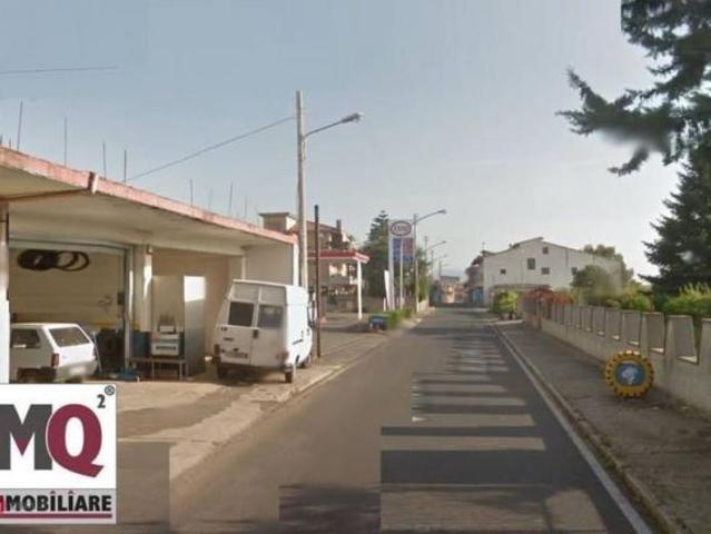 Locale Commerciale in affitto a Falciano Del Massico, Campania