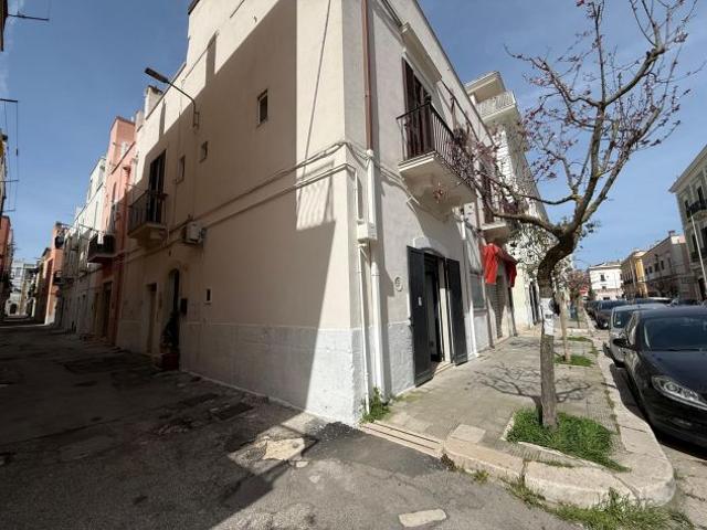 Locale Commerciale in affitto a Puglia, Bari