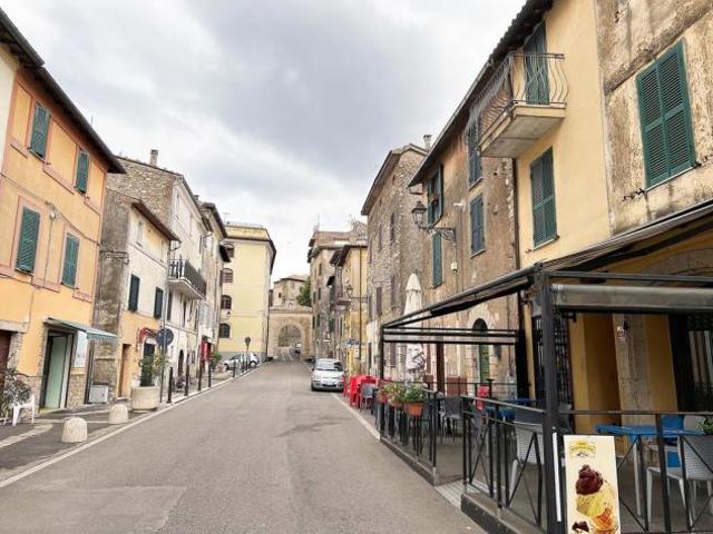 Locale Commerciale in vendita a Acuto, Lazio