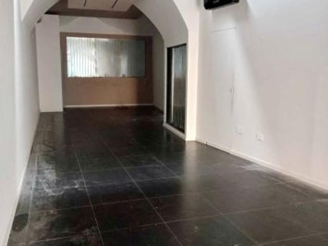 Locale Commerciale in affitto a Puglia, Lecce