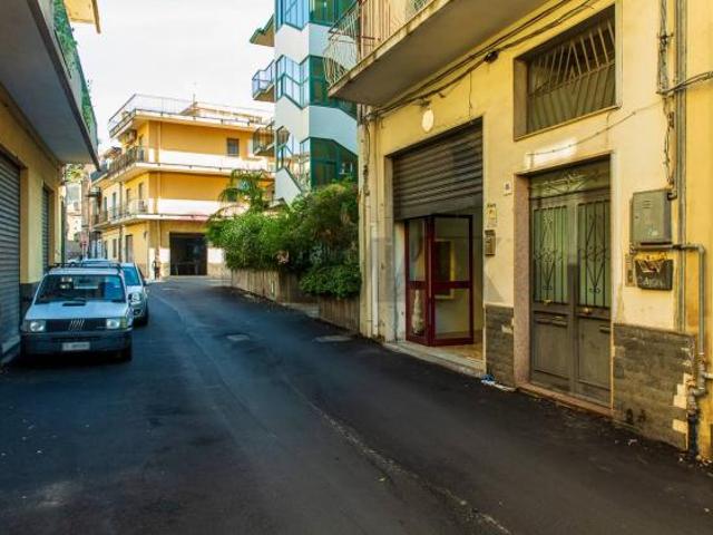 Locale Commerciale in affitto a Sciarelle, Acireale