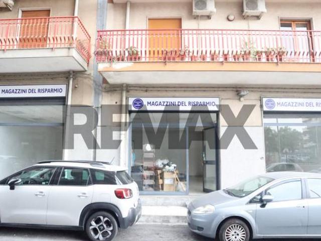Locale Commerciale in affitto a Sciarelle, Acireale