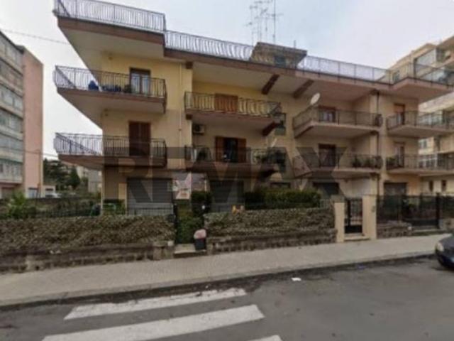 Locale Commerciale in affitto a Sciarelle, Acireale
