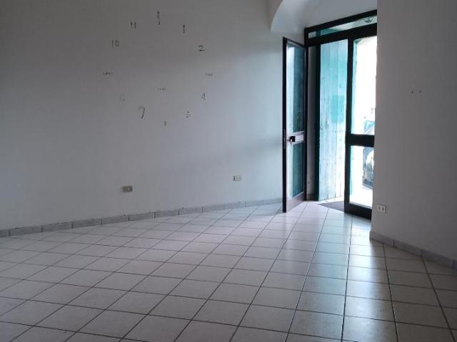 Locale Commerciale in affitto a Acquaviva D'isernia, Molise