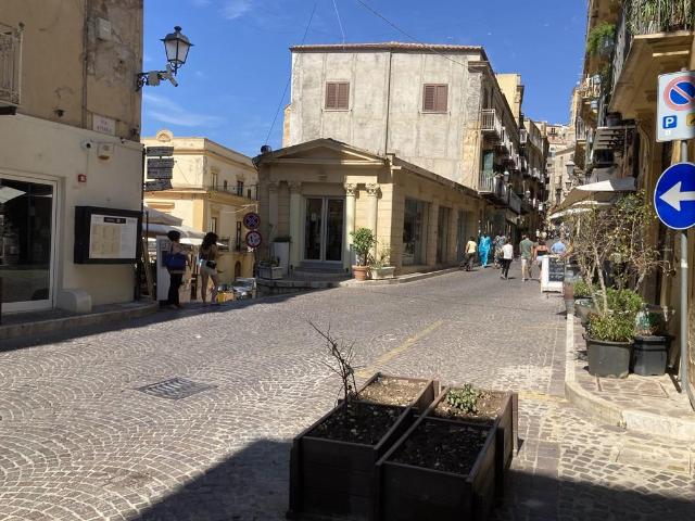 Locale Commerciale in affitto a Bibirria, Agrigento