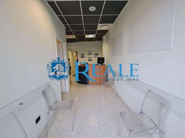 Locale Commerciale in affitto a Albairate, Lombardia