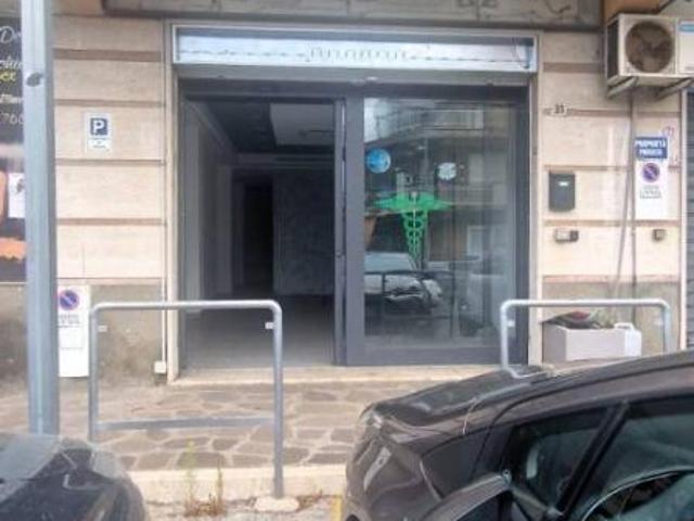 Locale Commerciale in affitto a Roma Capitale, Lazio