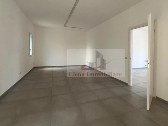 Locale Commerciale in affitto a Alcamo, Sicilia