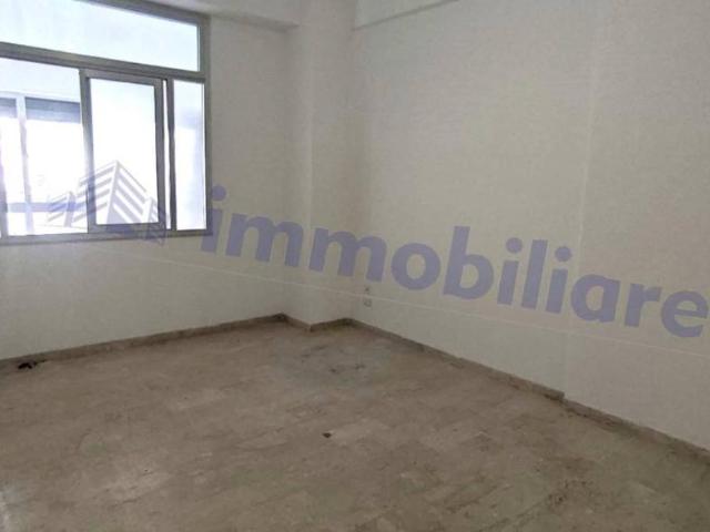 Locale Commerciale in affitto a Alcamo, Sicilia