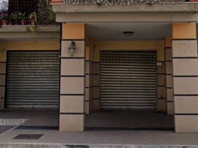 Locale Commerciale in affitto a Angri, Campania