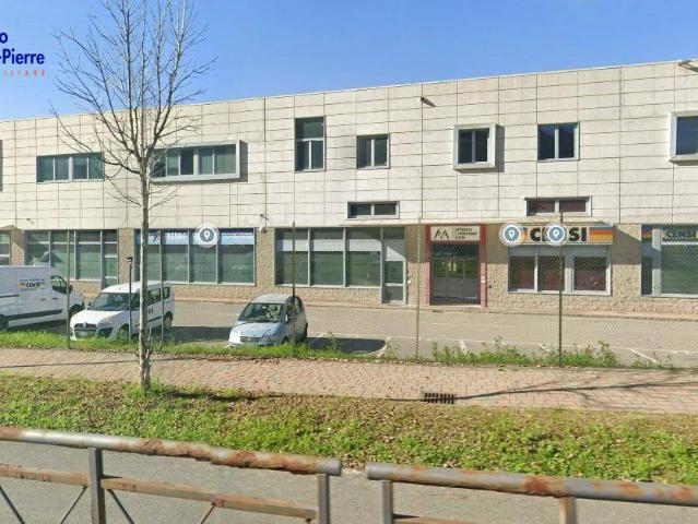Locale Commerciale in affitto a Aosta