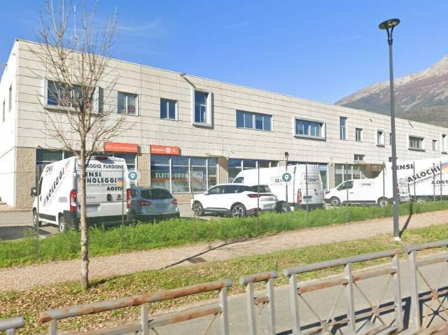 Locale Commerciale in affitto a Aosta