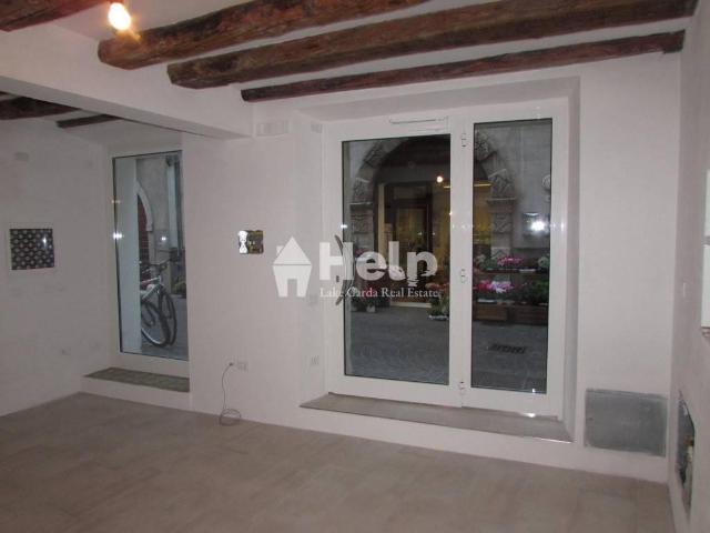Locale Commerciale in affitto a Comunità Alto Garda e Ledro, Arco