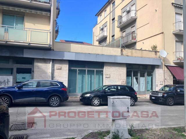 Locale Commerciale in affitto a Porta Maggiore, Marche
