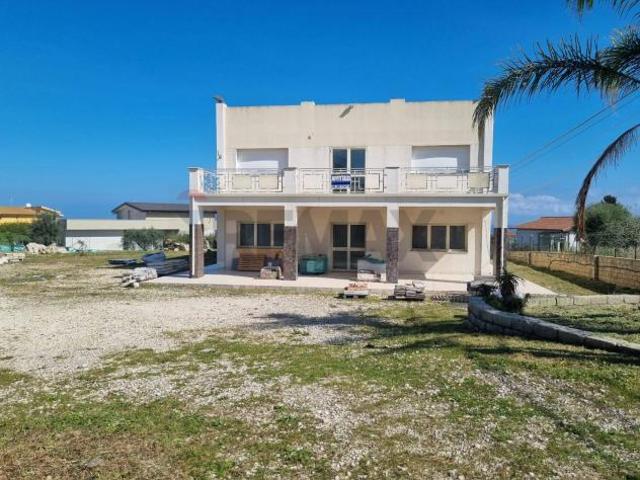 Locale Commerciale in affitto a Augusta, Sicilia