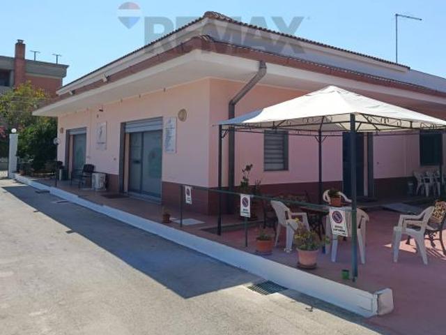 Locale Commerciale in affitto a Augusta, Siracusa