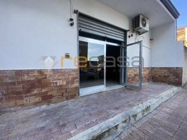 Locale Commerciale in affitto a Bellizzi, Campania