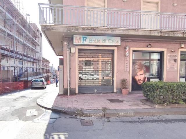 Locale Commerciale in affitto a Belpasso, Catania
