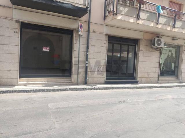 Locale Commerciale in affitto a Belpasso, Catania