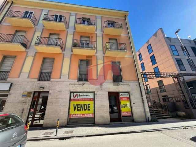 Locale Commerciale in affitto a Benevento, Campania