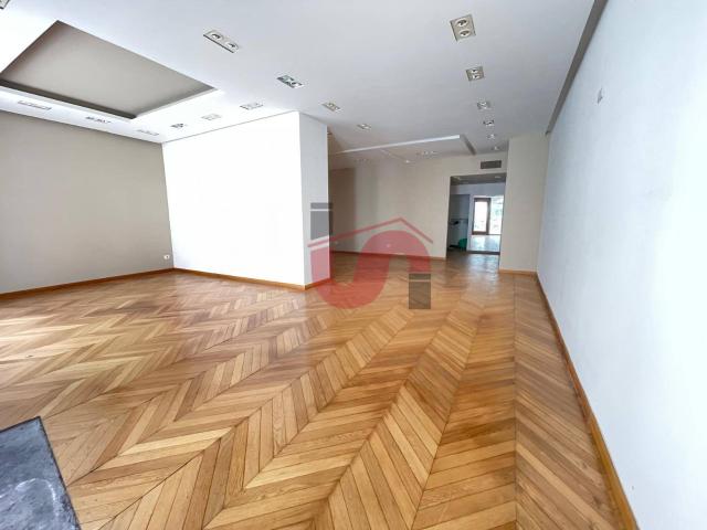Locale Commerciale in affitto a Benevento, Campania