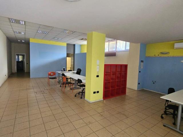 Locale Commerciale in affitto a Pacevecchia, Benevento